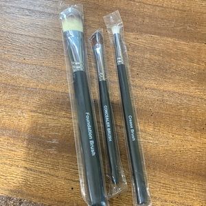 Brand new Younique brush trio foundation, concealer & crease